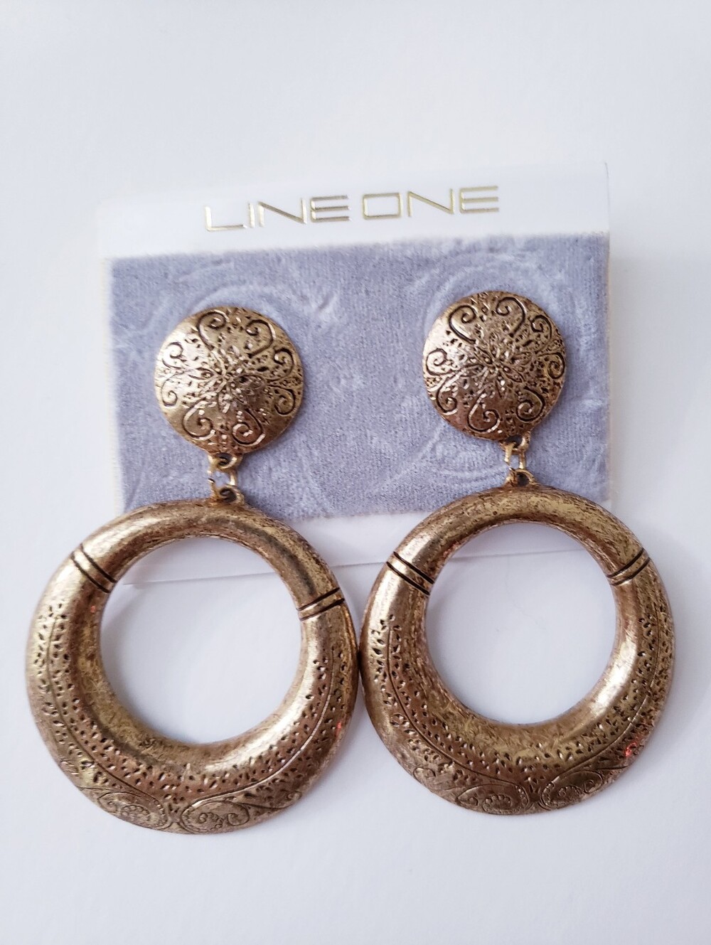 Vintage Line One Round Hoop Earrings - Picture 7 of 7